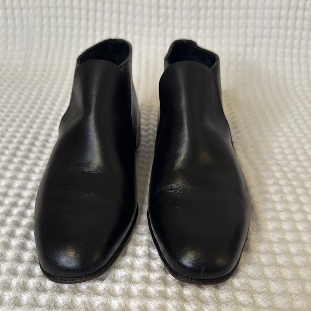 Vintage Bally Black Boots Sleek Leather Design